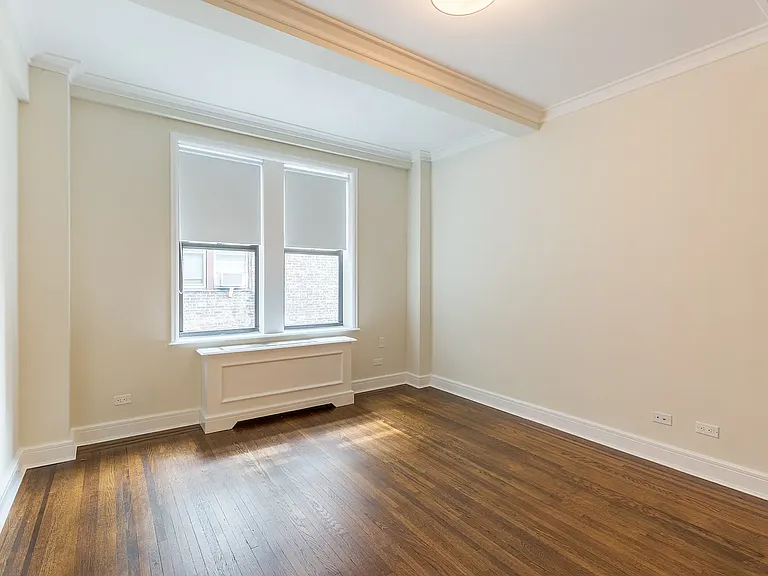 210 W 70th St #1506 — Photo 4