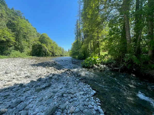6223 Takilma Rd, Cave Junction, OR 97523