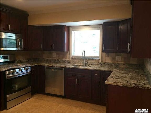 4th image of 694 Everdell Ave