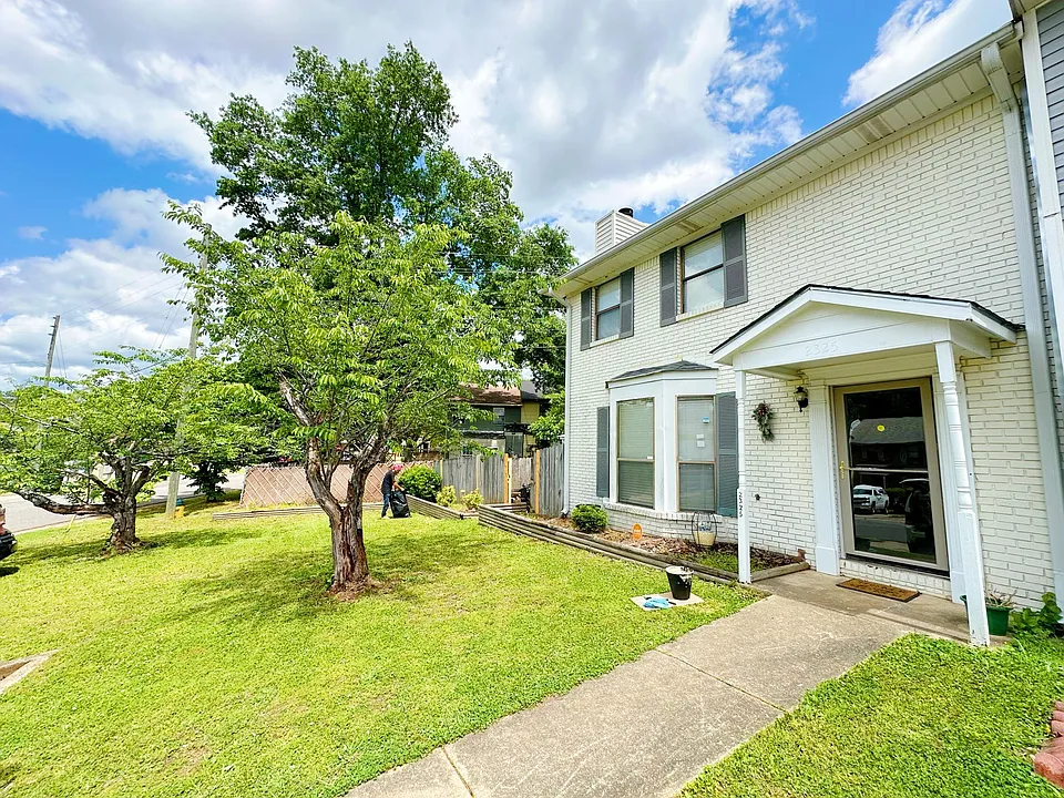 2325 Cheshire Dr