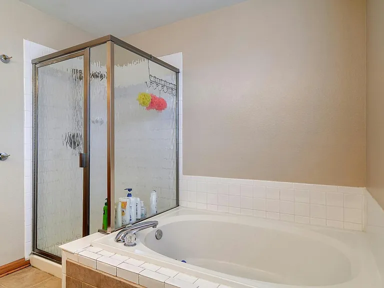 16279 Hedgeway Dr — Photo 19