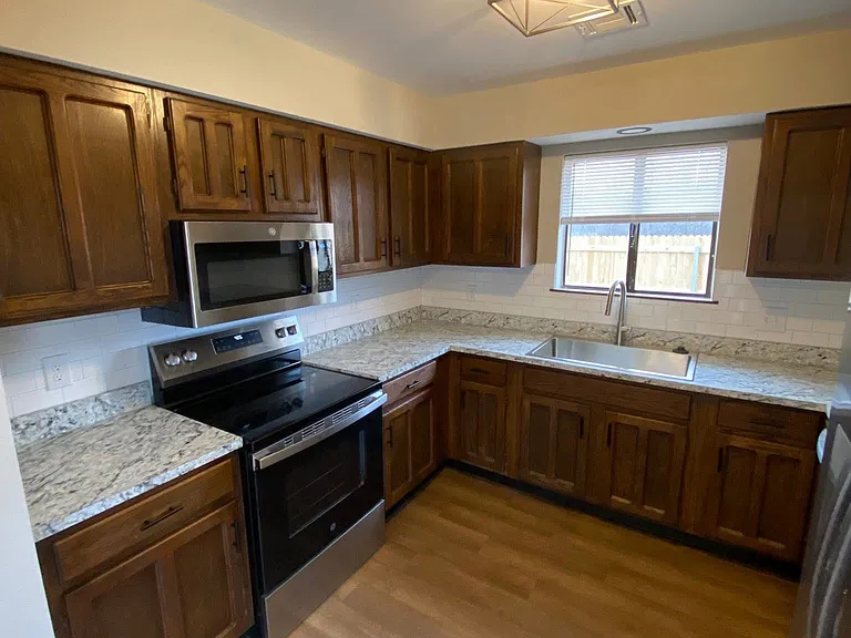 4201 Southport Dr — Photo 5
