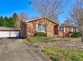 3704 Lakeshore Dr, High Point, NC 27265