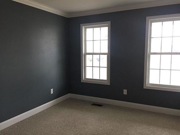 4th image of 44 Strawberry Dr