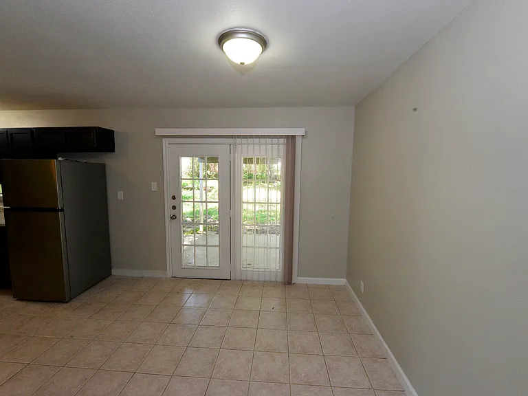 7217 Leading Oaks — Photo 4