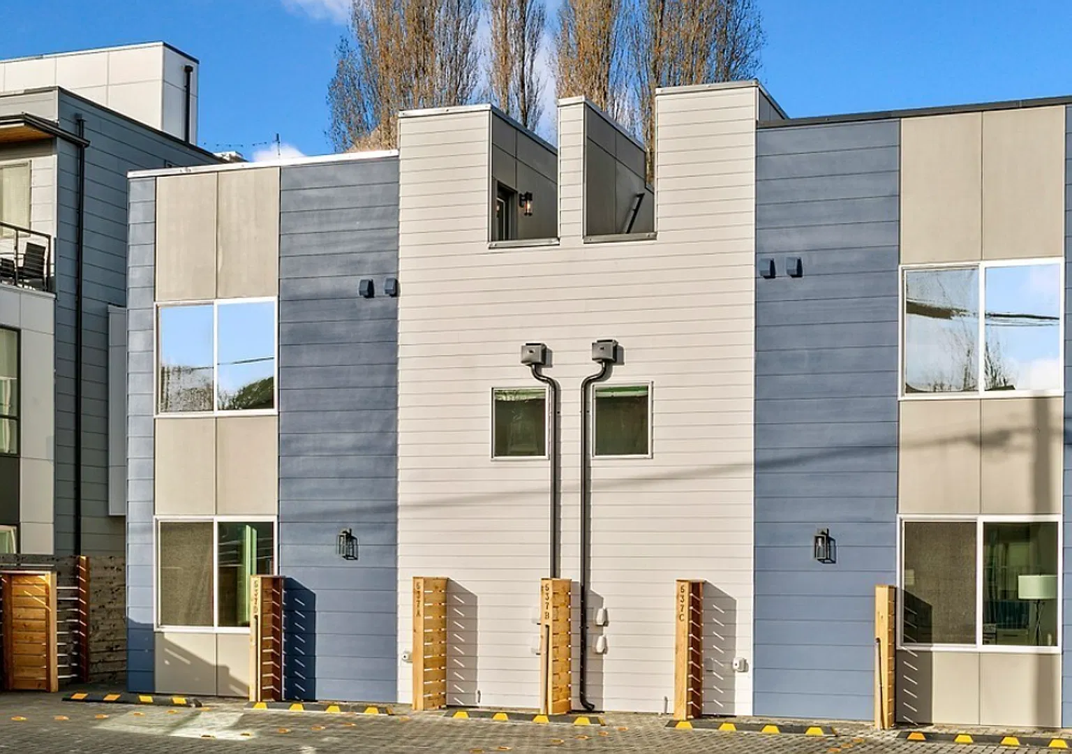 New Modern 2-Bedroom Home with Private Rooftop & EV Parking in South Park! — Photo 1