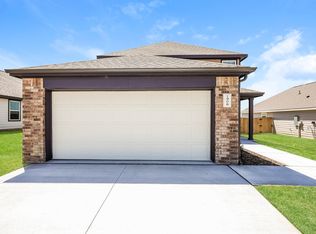 1906 Crimson Lake Blvd, El Reno, OK 73036