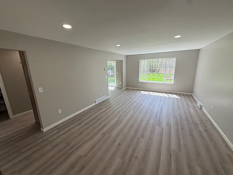 2549 Woodale Ave #2549 — Photo 9
