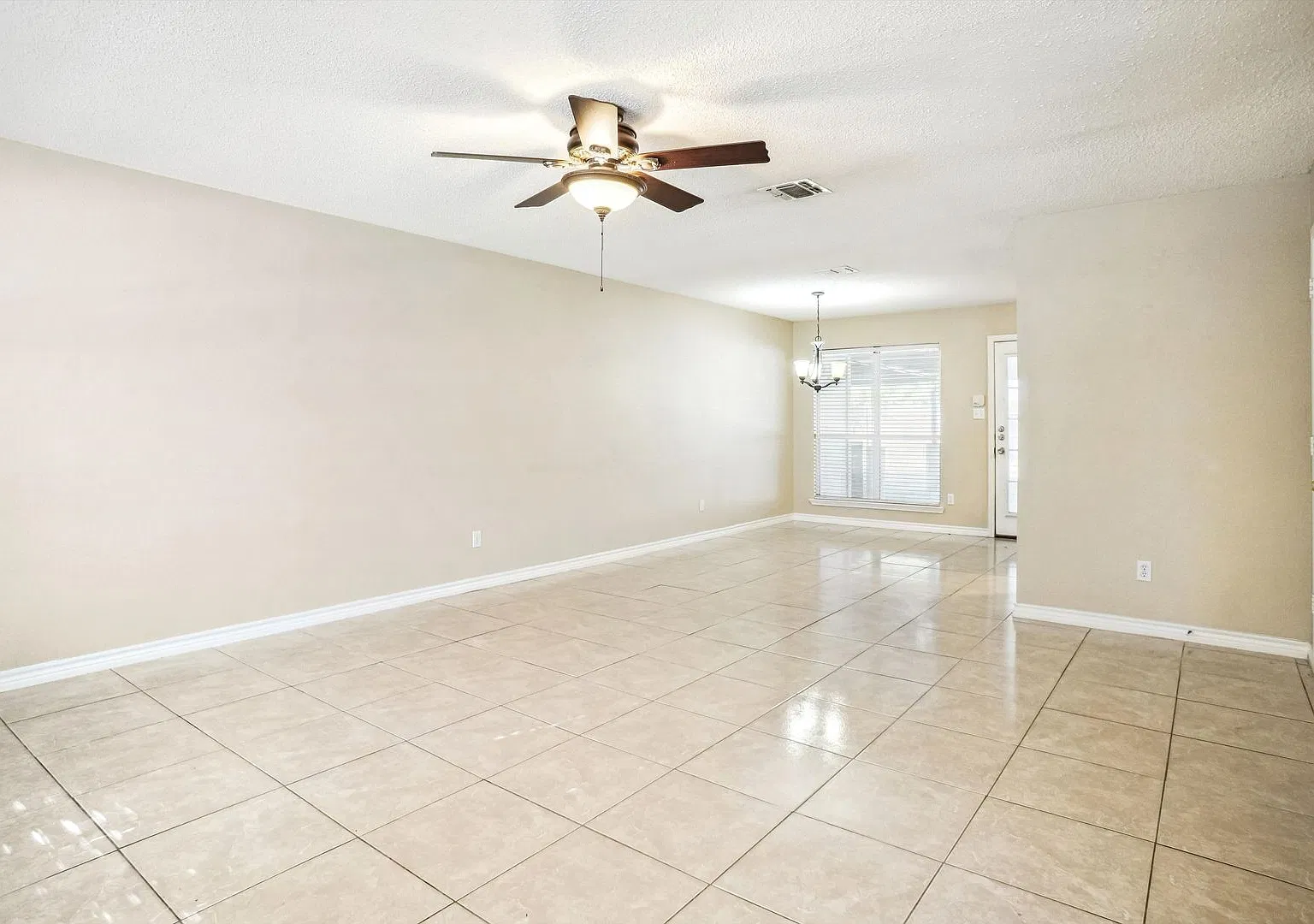 Beautiful Townhome for Lease — Photo 4