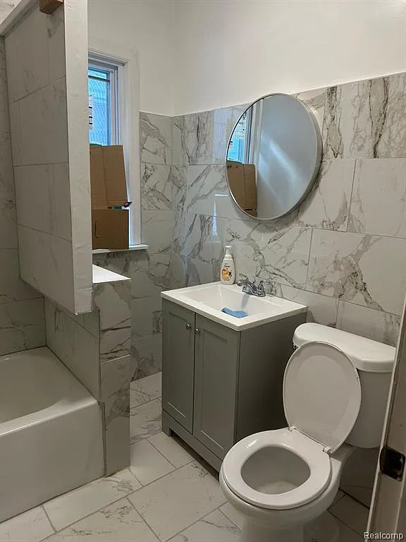 3 bed, 900 sqft, $1,350 — Photo 4