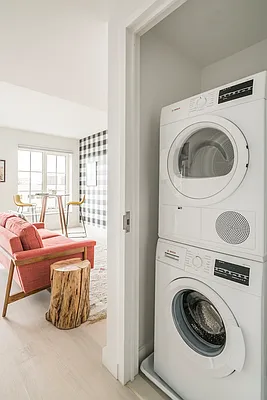 Rented by Lisa Management | media 4