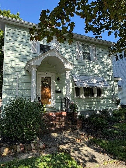 1st image of 912 Farnham St