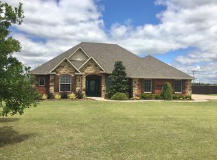 330 NE Uvon Ln, Elgin, OK 73538