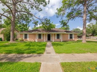 101 Sussex Dell Dr, Victoria, TX 77904