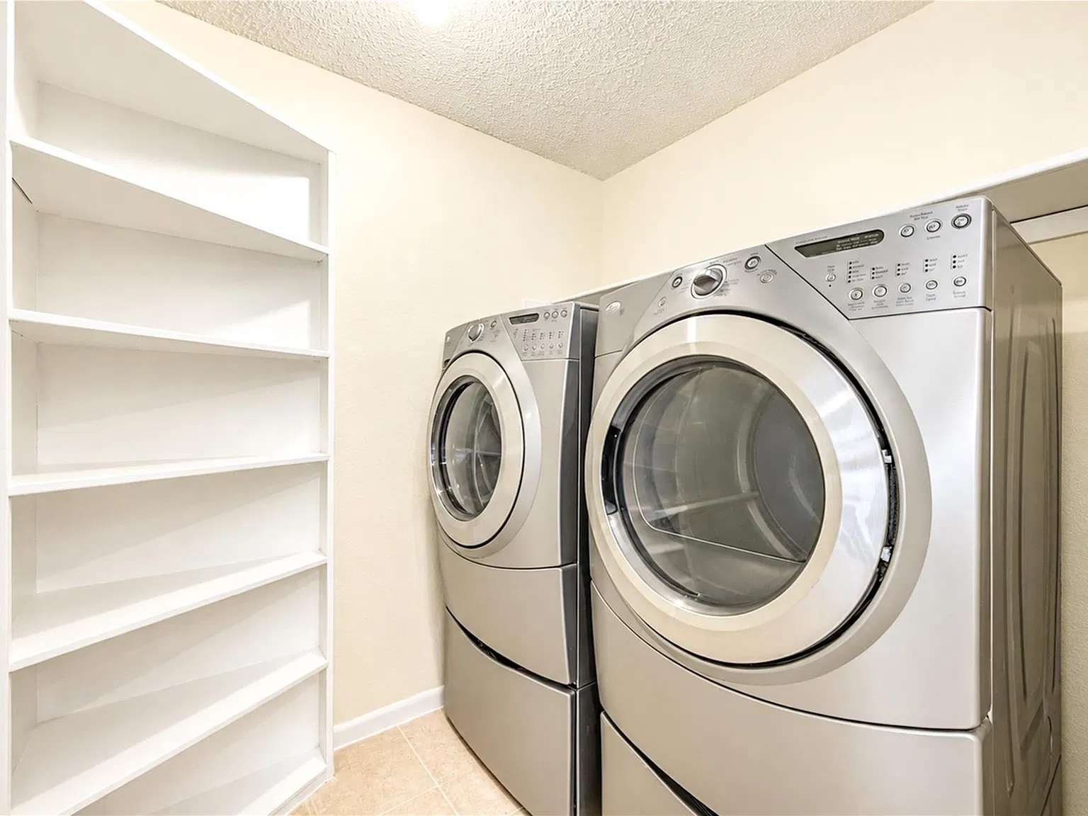 2 bed, 3.0 bath, 1444 sqft, $1,600 — Photo 4
