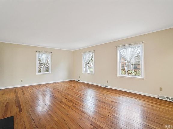 4th image of 206 Wisteria Dr