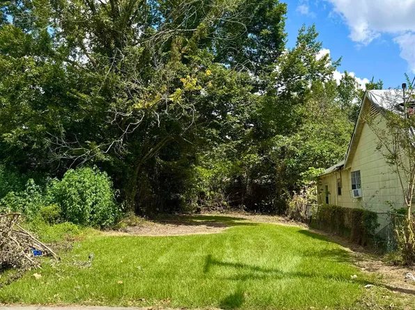 768 N Acadian Thwy E, Baton Rouge, LA 70802