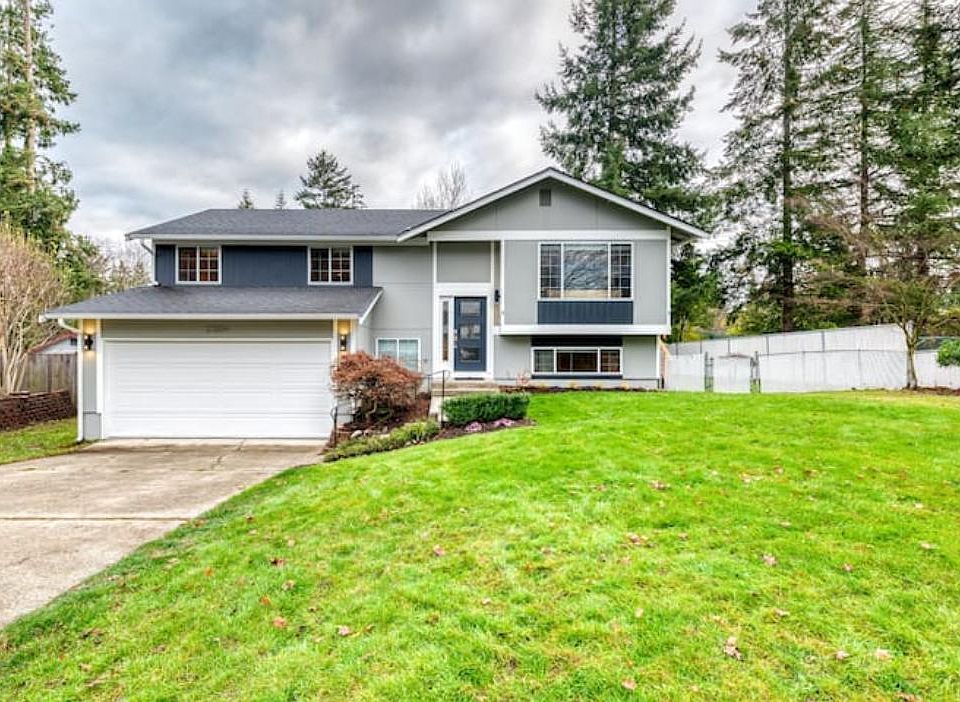 Welcome to this modern and stylish 5 bedroom, 2 bath spacious home!