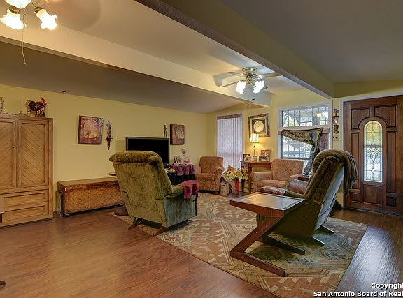 2nd image of 226 Dresden Dr