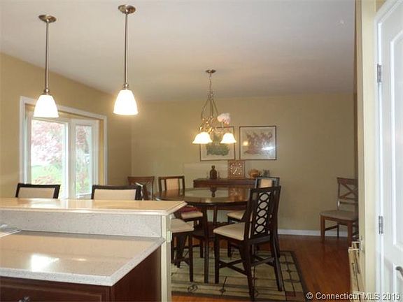 BREAKFAST BAR/CORIAN COUNTE...