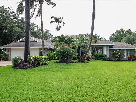 Elevation & expansive front yard
