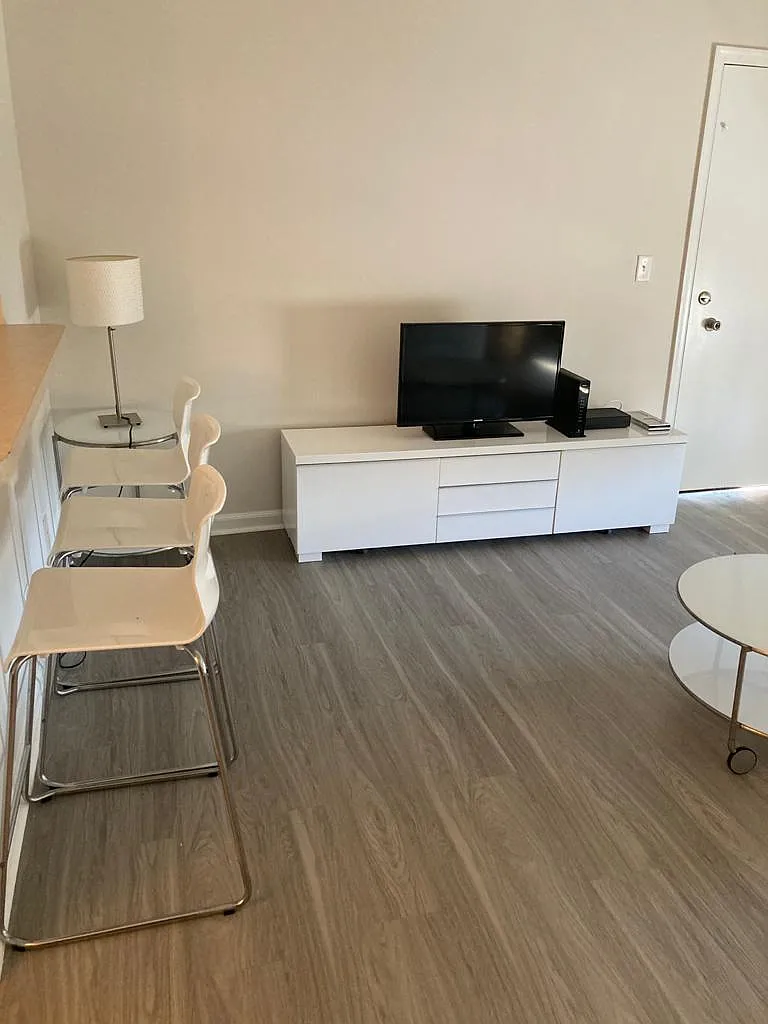 2 bed, 1.5 bath, 875 sqft, $1,600 — Photo 4