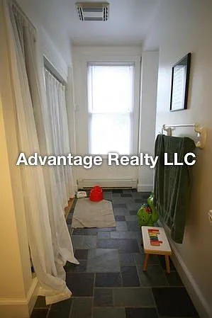 Rockwell St — Photo 30