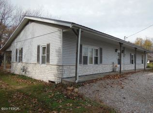 642 Cottonwood St, Xenia, IL 62899