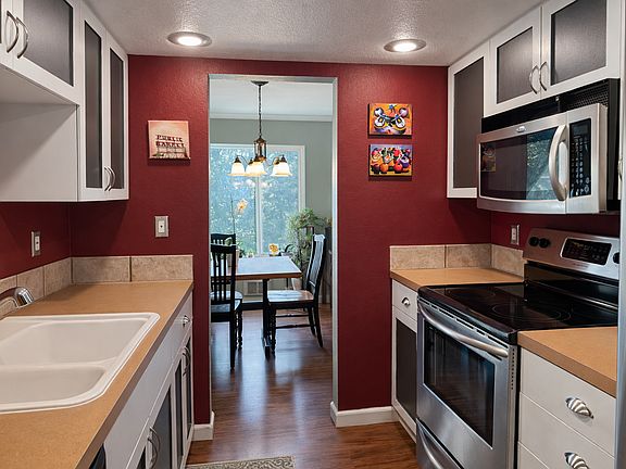 3rd image of 10424 NE 32nd Pl APT C304