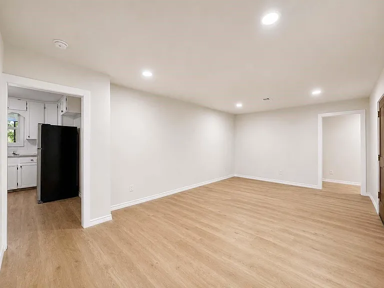 703 Texas Ave — Photo 9