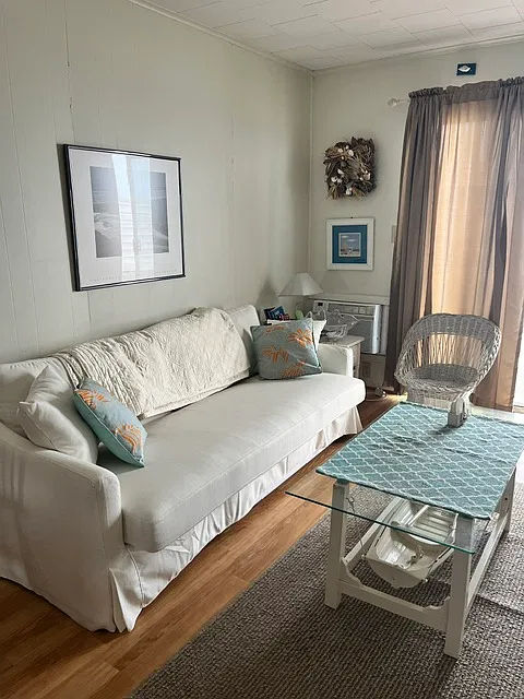 1 bed, 650 sqft, $1,300 — Photo 3