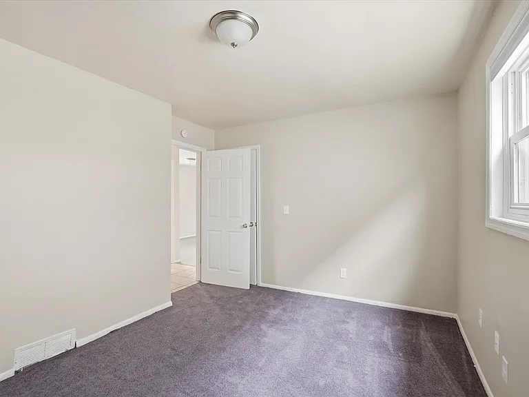 101 W Meinecke Ave #105 — Photo 11
