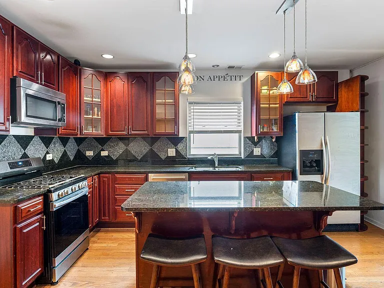 1639 W Blackhawk St #3 — Photo 6