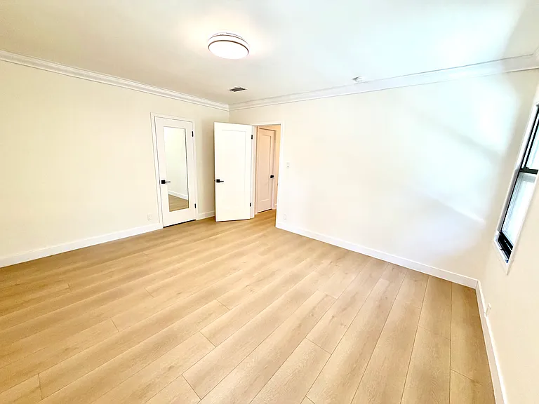 6132 Whitsett Ave — Photo 14
