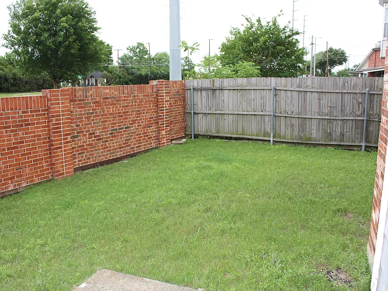 5017 Remington Dr — Photo 29