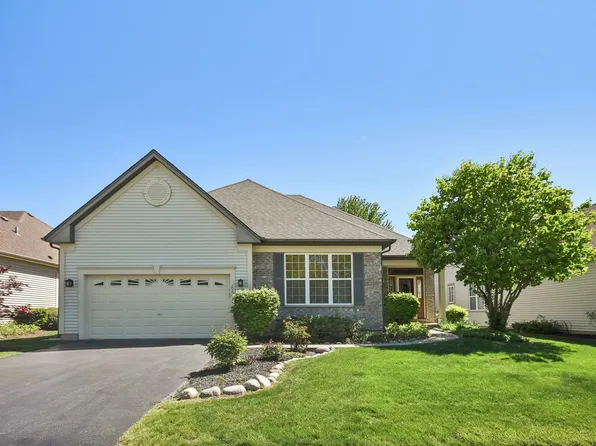 2261 Creekwood Dr, Mundelein, IL 60060