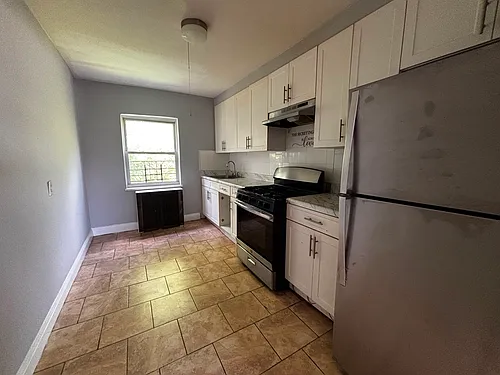 70 Crawford St Photo 1