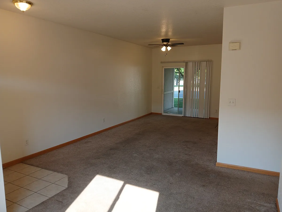 Building Photo - 3550 W 24th St #1D