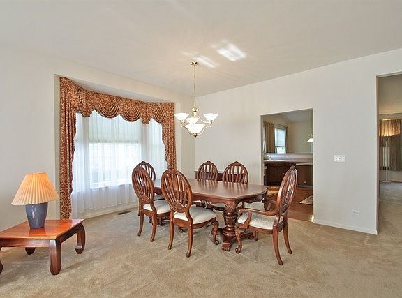 4th image of 39500 N Cambridge Blvd