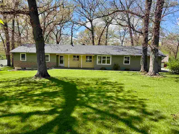 4261 Oak Leaf Ln NE, Iowa City, IA 52240