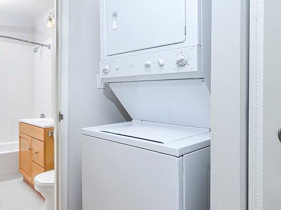 5th image of 300 W Hubbard St #403