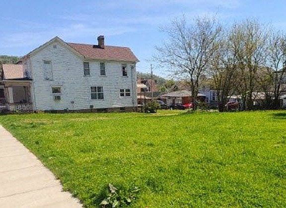 2nd image of 721 Walnut St