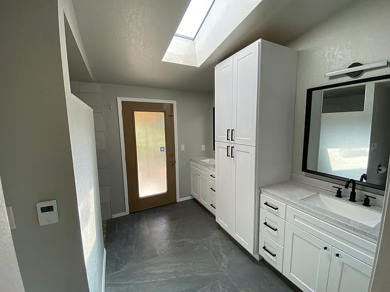 1617 Valley West Ave — Photo 9
