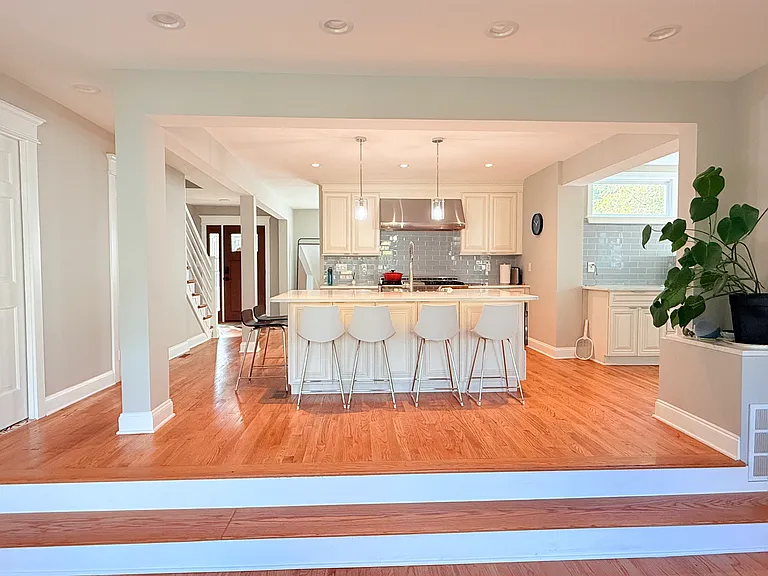 6515 Broxburn Dr — Photo 2