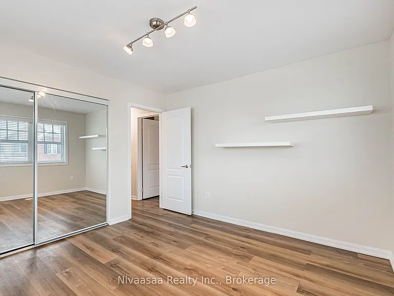 18 Betterton Cres — Photo 36