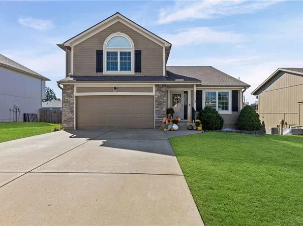 1113 Creekside Ct, Raymore, MO 64083