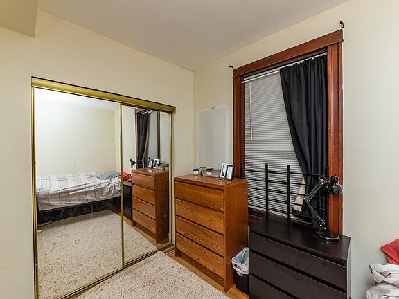 5th image of 1721 N Wood St #1