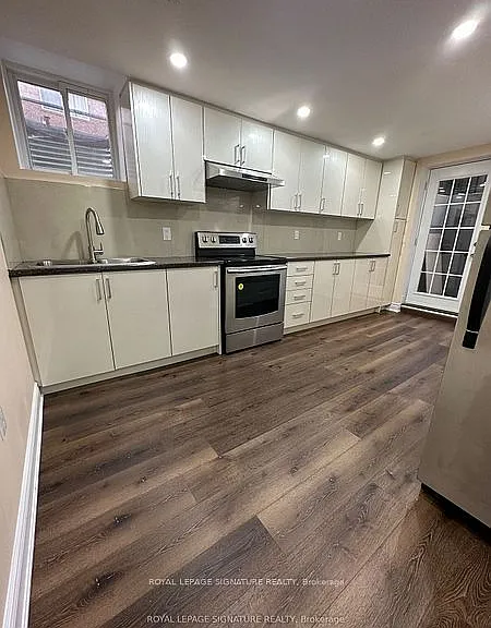 36 Ferncastle Cres — Photo 4