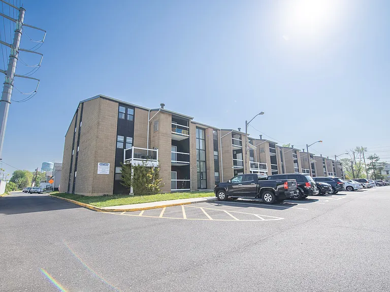 300 Broadwayapt #A11 — Photo 8