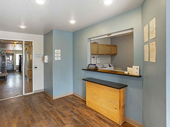 Lobby and Guest Check-in
